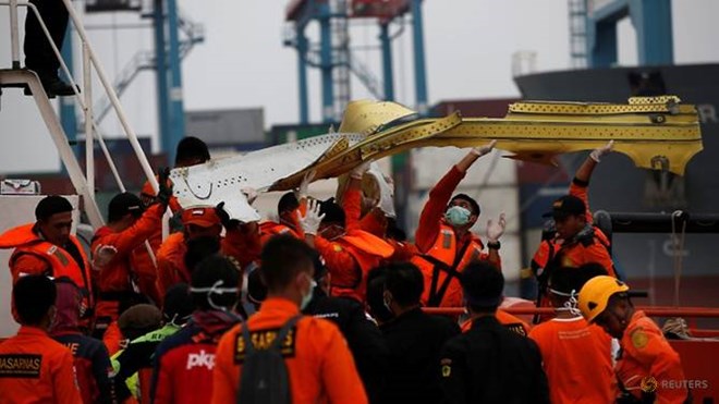 Indonesian rescue team members unload newly recovered debris of crashed Lion Air flight JT610 at Tanjung Priok port in Jakarta, Indonesia, November 3, 2018.