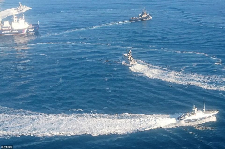 Hải quân Ukraine đã cáo buộc Nga bắt giữ ba chiếc tàu của nước này ngoài khơi bán đảo Crimea. Ảnh: TASS.