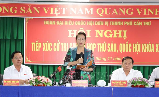 Chủ tịch Quốc hội Nguyễn Thị Kim Ngân phát biểu tại buổi tiếp xúc. Ảnh: Trọng Đức/TTXVN