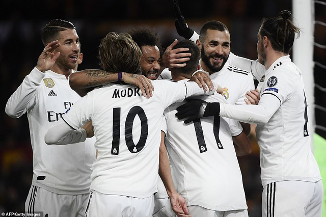 Real Madrid chính thức giành ngôi đầu bảng