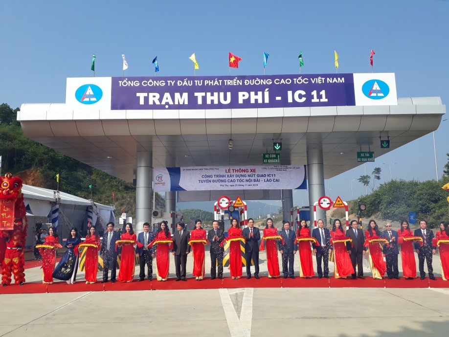 Khánh thành nút giao thông cuối cùng trên tuyến cao tốc Nội Bài - Lào Cai.