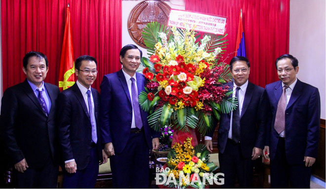Lãnh đạo thành phố chúc mừng Quốc khánh CHDCND Lào