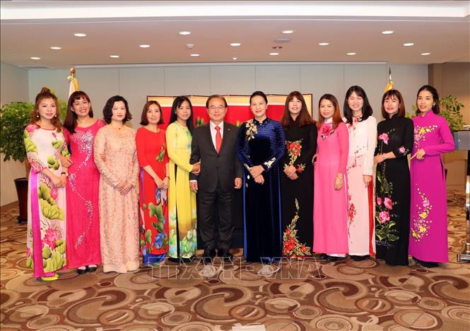 Chủ tịch Quốc hội gặp mặt các gia đình đa văn hóa Việt-Hàn tại Busan