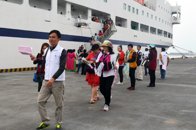 Hơn 2.600 khách tàu biển cập cảng Tiên Sa