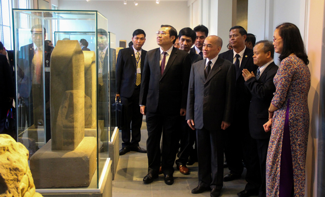 Quốc vương Campuchia thăm Bảo tàng Điêu khắc Chăm Đà Nẵng