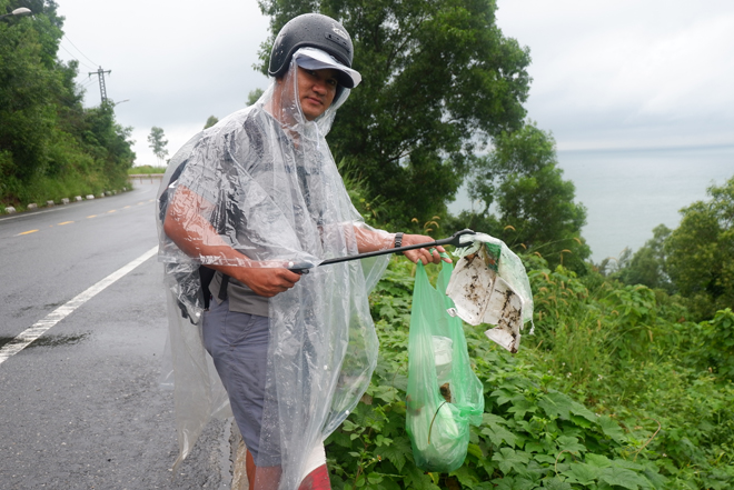 Giám đốc công ty du lịch 8 năm nhặt rác ở bán đảo Sơn Trà
