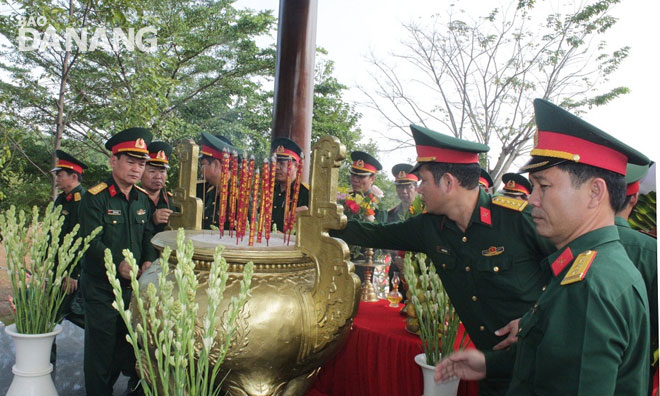 Dâng hương Bác Hồ, viếng Đại tướng Võ Nguyên Giáp, tưởng niệm các anh hùng liệt sĩ