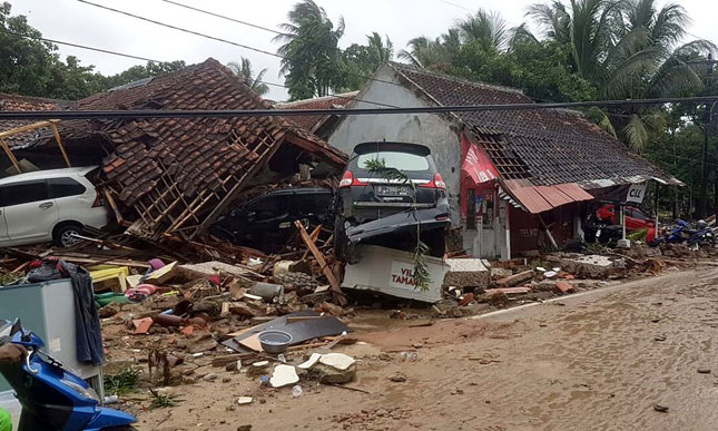 Thảm họa sóng thần ở Indonesia: Số người thương vong không ngừng gia tăng