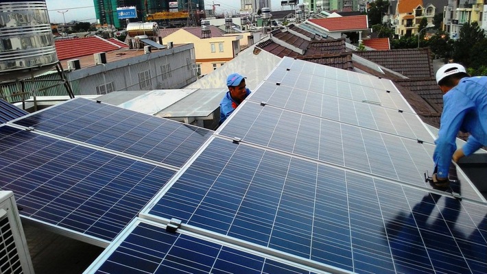Lắp đặt hệ thống điện mặt trời cho 10 cơ sở công và hộ gia đình
