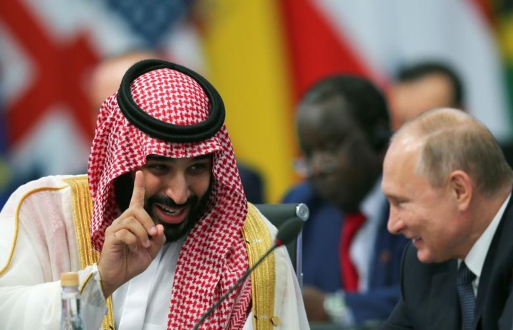 Thái tử Saudi Arabia Mohammed bin Salman tươi cười trò chuyện cùng Tổng thống Nga Vladimir Putin trong phiên khai mạc Hội nghị thượng đỉnh G-20 tại Buenos Aires, Argentina.