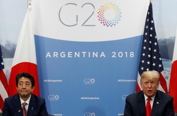 Thủ tướng Nhật Bản Shinzo Abe (trái) và Tổng thống Mỹ Donald Trump trong cuộc gặp song phương bên lề G-20. Nội dung trao đổi giữa 2 bên bao gồm cả vấn đề Triều Tiên.