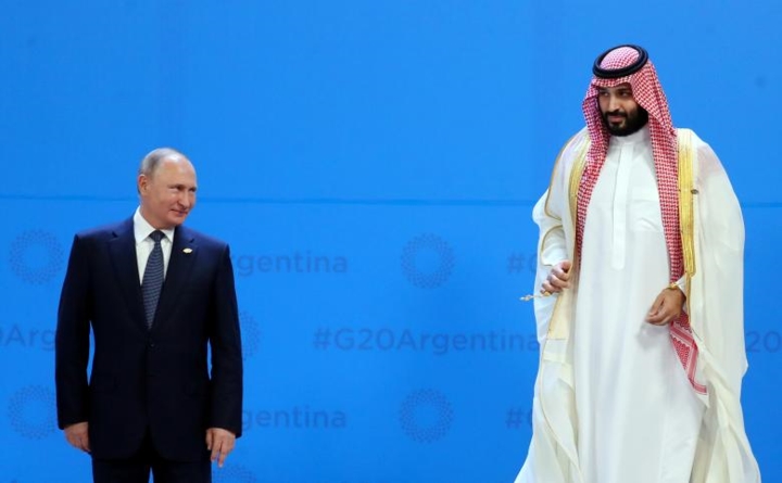 Tổng thống Nga Putin dường như luôn giữ vẻ mặt tươi cười với Thái tử Saudi Arabia Mohammed bin Salman.