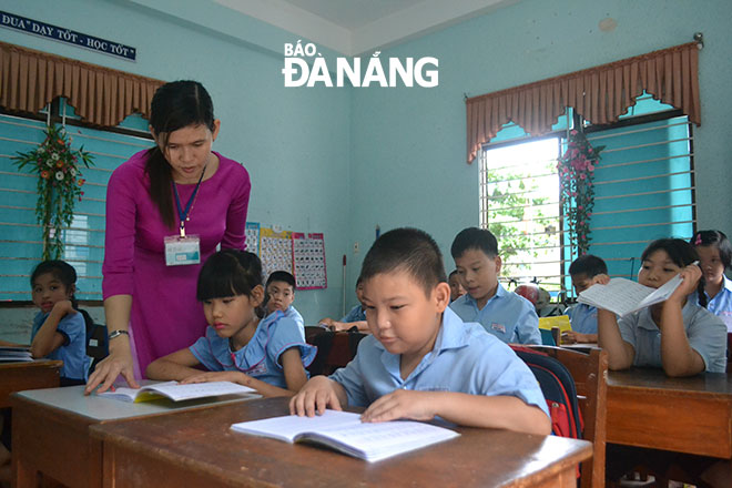 Một giờ dạy tại Trung tâm Hỗ trợ phát triển giáo dục hòa nhập Đà Nẵng. Ảnh: PHƯƠNG TRÀ