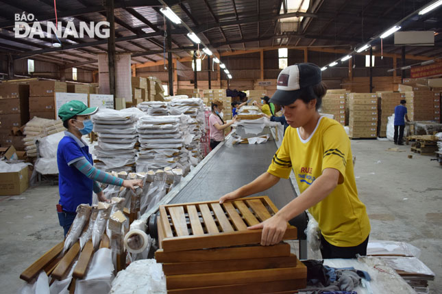 Nhiều doanh nghiệp xuất khẩu ở Đà Nẵng đã chủ động đầu tư máy móc, trang thiết bị, mở rộng quy mô cơ sở sản xuất, đào tạo nguồn nhân lực.