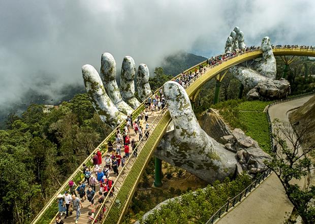 ‘Cau Vang Diem Den’ (Golden Bridge Destination) by Mai Thanh Chuong