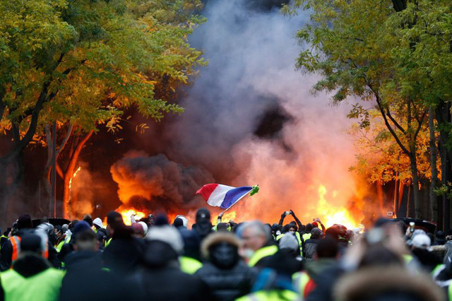 Cuộc biểu tình của phong trào Áo vàng tại Paris vào ngày 1/12 (Ảnh: AFP)
