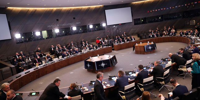 Các ngoại trưởng NATO nhóm họp tại Brussels (Bỉ).						Ảnh: AP