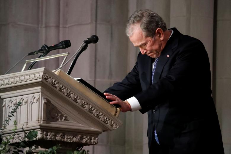Tổng thống George W. Bush xúc động khi đọc điếu văn tại tang lễ. Ảnh: Reuters
