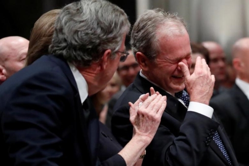 Cựu Tổng thống George W. Bush nghẹn ngào trong tang lễ của cha.