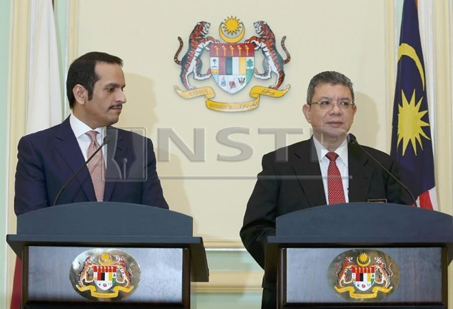 Foreign Minister Datuk Saifuddin Abdullah (R) with Qatar Deputy Prime Minister Sheikh Mohammed Abdulrahman Al-Thani at the joint press conference (Source: New Straits Times)