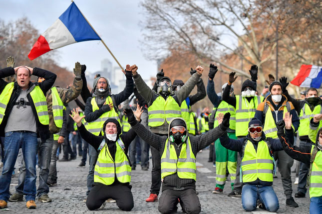 Phong trào “áo vàng” gây sức ép lớn đối với Tổng thống Emmanuel Macron.         Ảnh: THX/TTXVN