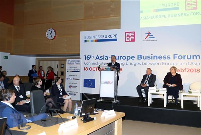 Thủ tướng Nguyễn Xuân Phúc phát biểu tại Diễn đàn Doanh nghiệp Á-Âu lần thứ 16 (AEBF 16), trưa 18/10/2018, tại Thủ đô Brussels (Bỉ). (Ảnh: Thống Nhất/TTXVN)