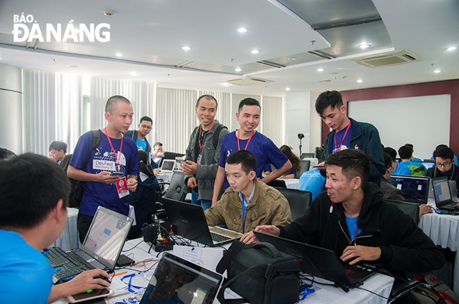 Ngoài lập trình, các sinh viên công nghệ thông tin còn được rèn luyện các kỹ năng làm việc nhóm.