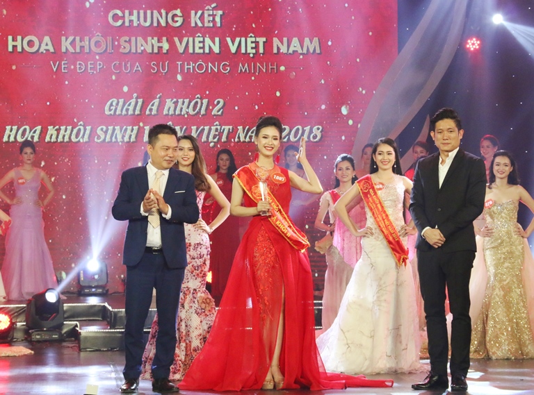 Thí sinh Nguyễn Thảo Vy (ĐH Vinh) nhận giải Á khôi 2.