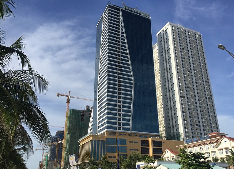 UBND thành phố đã chỉ đạo quận Ngũ Hành Sơn thông báo lần cuối đến chủ đầu tư công trình tổ hợp căn hộ khách sạn Mường Thành để yêu cầu chấp hành việc tháo dỡ các hạng mục công trình, phần công trình vi phạm.