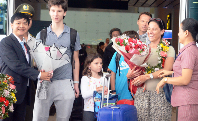 First foreign passengers off the Doha-Da Nang flight