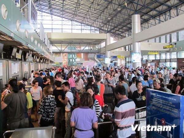 Vietnam Airlines and Jetstar Pacific have announced that they will add more than 134,000 seats on domestic flights serving the peak Lunar New Year. (Photo: VNA)