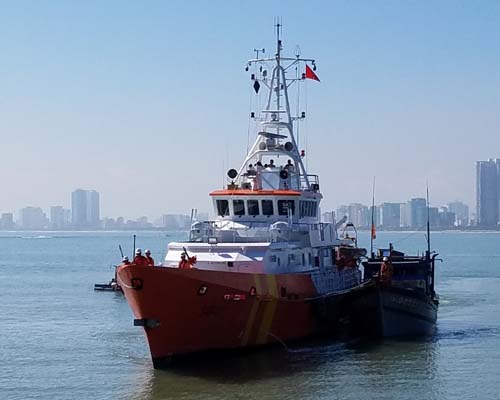 Tàu bị nạn được tàu SAR 412 lai dắt về bờ an toàn