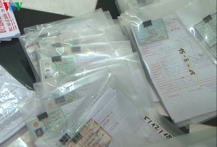 Những hồ sơ cho vay nặng lãi thu giữ tại Công ty Nhất Tín Phát Gia Lai.