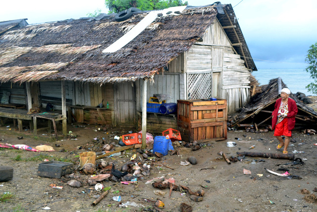 Cảnh tượng tan hoang, đổ nát sau trận sóng thần tại Indonesia. Công tác khắc phục hậu quả dự kiến kéo dài nhiều ngày.