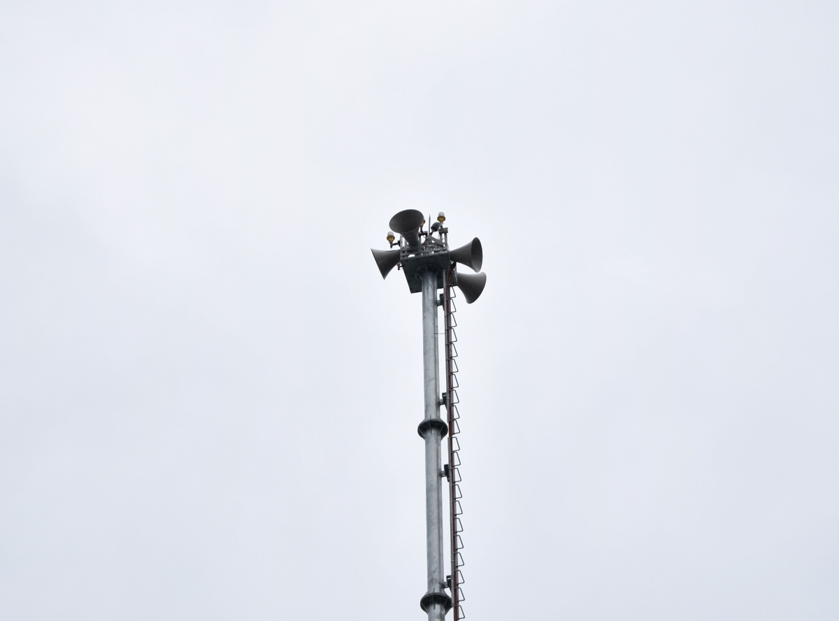 The disaster-alert system being placed at the headquarters of the Man Thai People’s Committee in Son Tra District