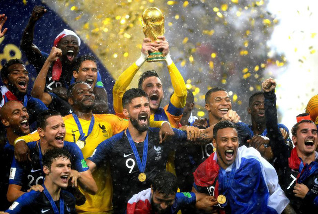 Ở World Cup 2018 trên đất Nga, đội tuyển Pháp đã xuất sắc giành chức vô địch một cách xứng đáng. Với lối chơi lầm lỳ cực kỳ nguy hiểm, Les Blues đã vượt qua nhiều đối thủ mạnh để lên đỉnh cao thế giới. Thậm chí, với lứa cầu thủ vàng, 