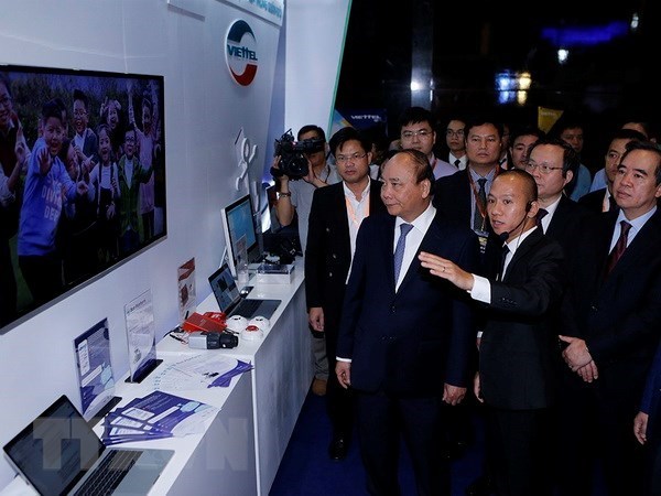 Prime Minister Nguyen Xuan Phuc attends the Industry 4.0 Summit and Expo 2018 (Photo: VNA)