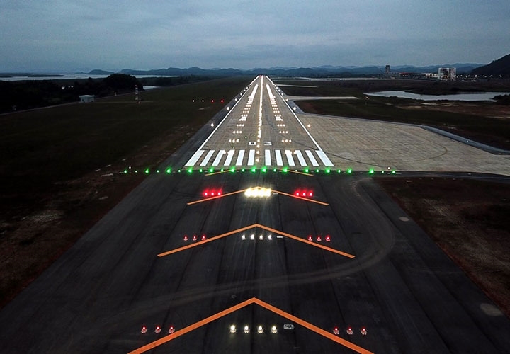 Cảng hàng không quốc tế Vân Đồn (Quảng Ninh) đã hoàn thiện và sẵn sàng đón chuyến bay thương mại đầu tiên vào ngày 30/12.(Ảnh: Zing)
