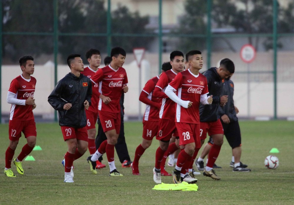 Huấn luyện viên Park Hang-seo đã bắt đầu điều chỉnh tăng khối lượng và thời lượng vận động cho các cầu thủ tuyển Việt Nam trong buổi tập chiều 29/12 tại Qatar. (Nguồn: VFF)