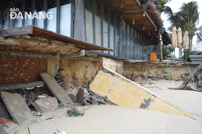  Parts of the embankment that runs along a local beach, built by coastal restaurants, were worn away by wave action and tidal currents.