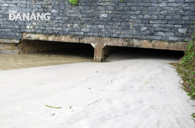   The moving of the sand along beaches has also gradually filled up the drainage outlets to the sea at such many areas.