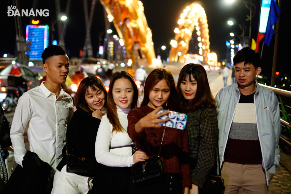 A group of young people from Thua Thien Hue Province visit Da Nang to welcome in New Year 2019.