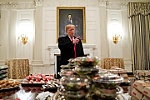 Cận cảnh bữa tiệc đồ ăn nhanh ở Nhà Trắng khi chính phủ Mỹ đóng cửa