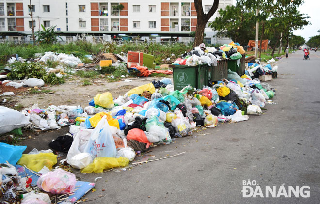 Gấp rút xử lý 1.500 tấn rác trên đường phố trong đêm