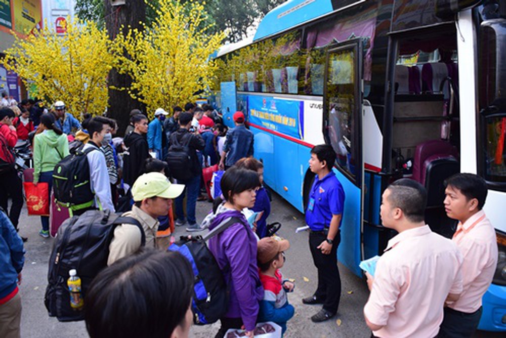 7 chuyến xe miễn phí hỗ trợ người khó khăn về quê đón Tết