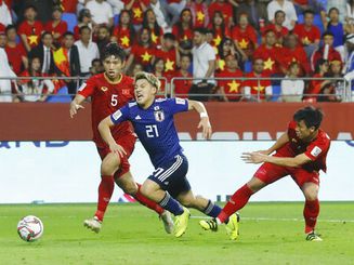 Việt Nam 0-1 Nhật Bản: Thua trong thế ngẩng cao đầu
