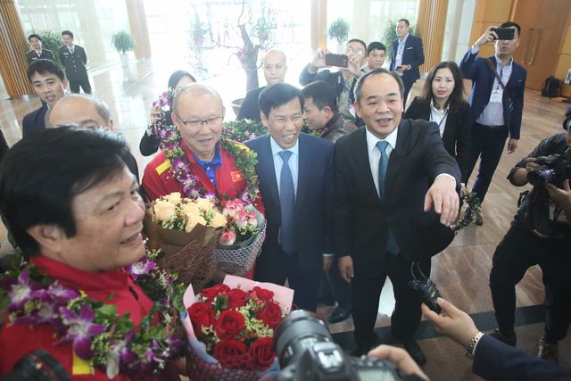 Đội tuyển Việt Nam được vinh danh ở sân bay Nội Bài
