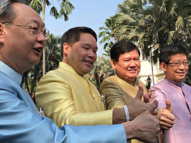 Thái Lan: Bốn bộ trưởng trong chính quyền quân sự từ chức