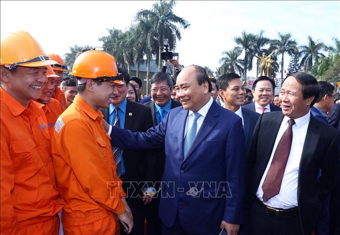Thủ tướng Nguyễn Xuân Phúc vui 'Tết sum vầy' với công nhân Hải Phòng