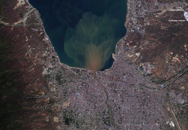 Thành phố Palu, Trung Sulawesi, Indonesia bị tàn phá trong một bức ảnh chụp từ vệ tinh vào ngày 1/10 sau khi sóng thần tấn công khu vực.